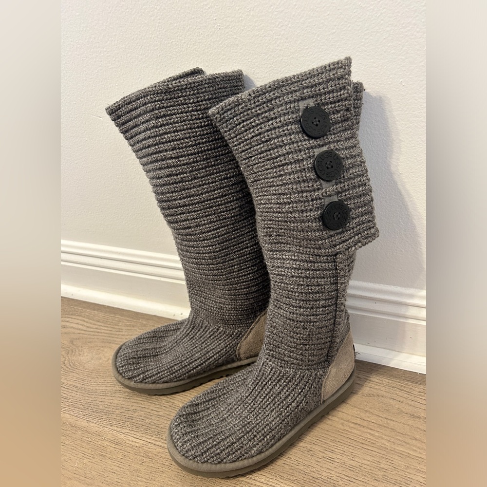 UGG Knit Women's Boots (F3011H) - Size 8 Color Grey